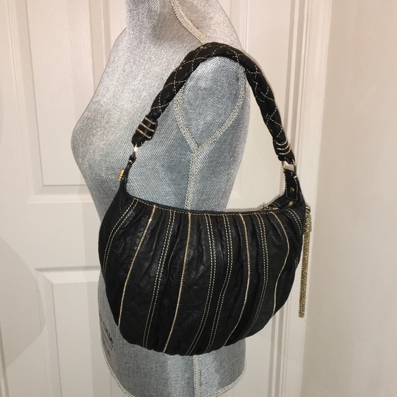 Laundry By Shelli Segal Bags Laundry By Shelli Segal Bag With Gold Chain Detail Poshmark